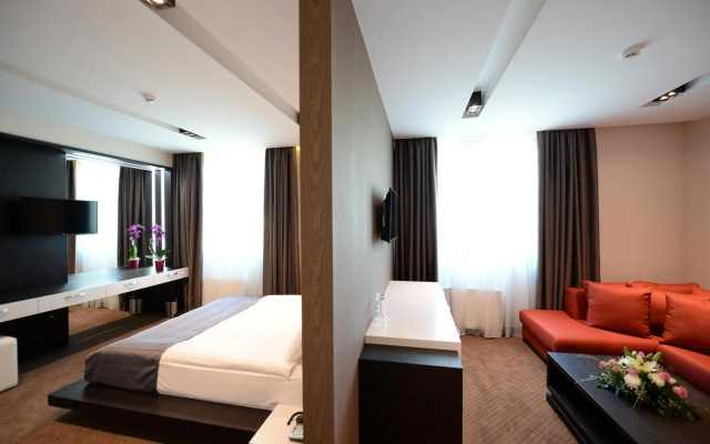 Hotel Hedonic