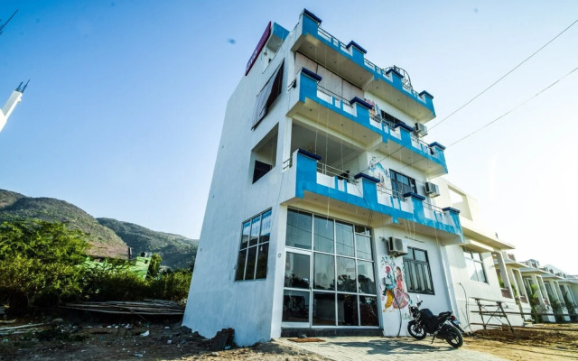 OYO 10682 Hotel Blue Lotus