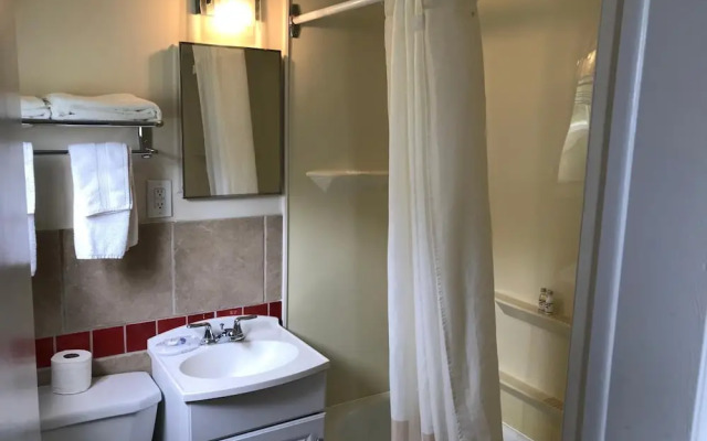 Anchor Motel and Suites