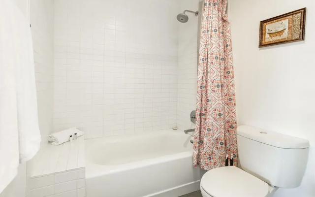1br Furnished Apartment In Hollywood - Walk Of Fame 1 Bedroom Apts by RedAwning