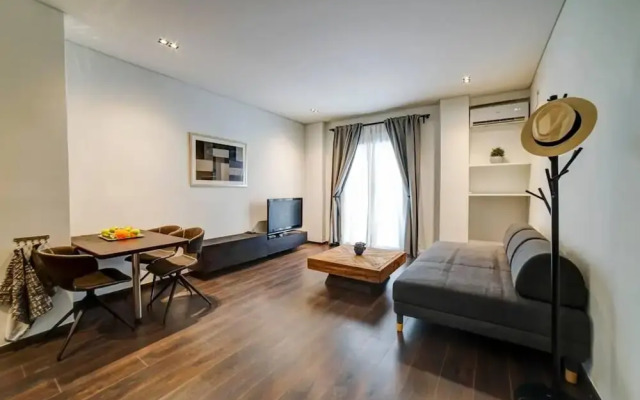 Classy and Stylish Apartment Next to Hilton