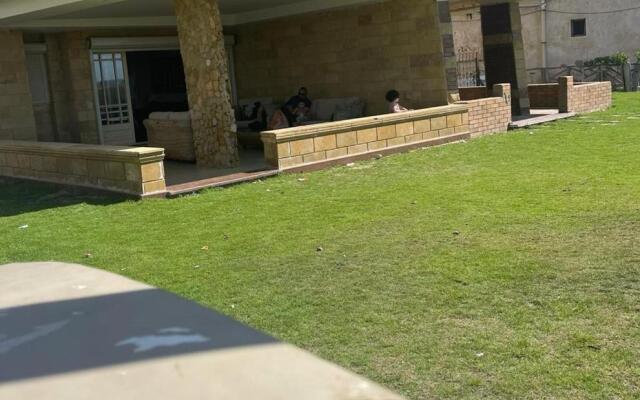 شاليه للايجار المفروش في شاطئ المعموره الاسكندريه للتواصل 01272849001