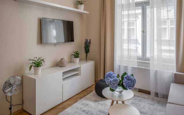 Mordecai Twelve Apartments by Adrez Living