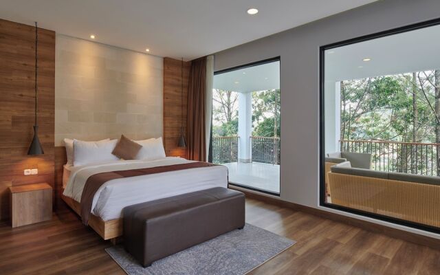 Atsuka Hill View 8BR Vila with Private Heated Pool