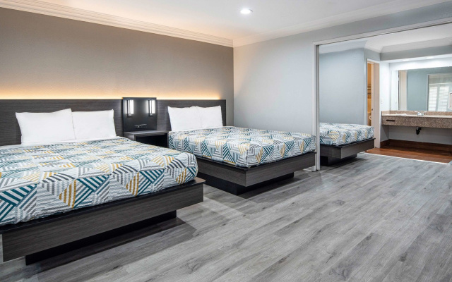 Motel 6 Anaheim, CA - Convention Center