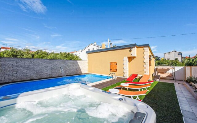 Amazing Home in Zadar with Hot Tub, Sauna & WiFi