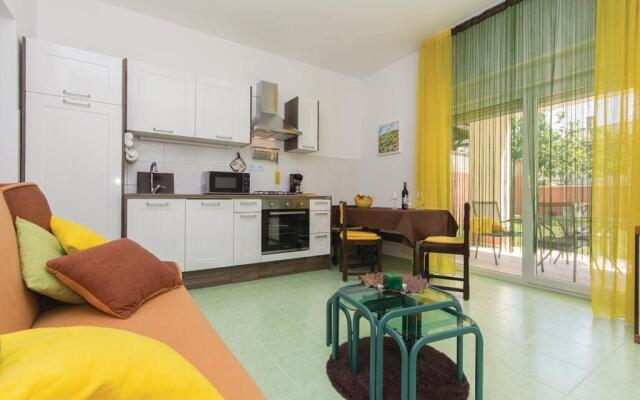 Garden apartment with terrace and grill