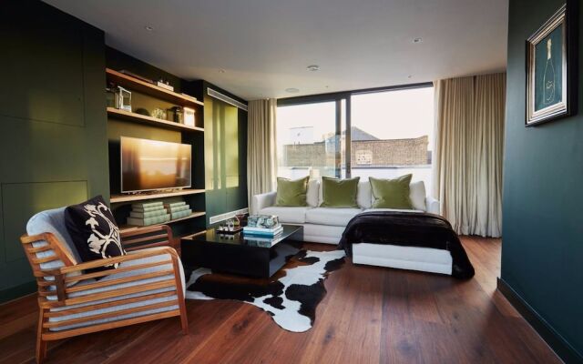 4 Bedroom House in Battersea Sleeps 7