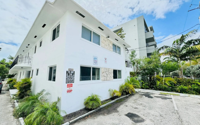 NEW Top Location King bed Free Parking