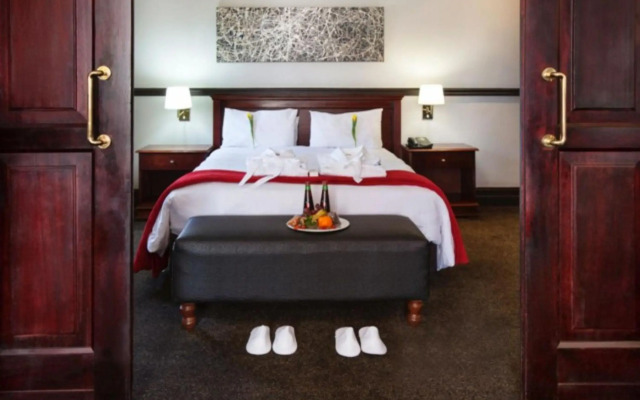 Court Classique Suite Hotel