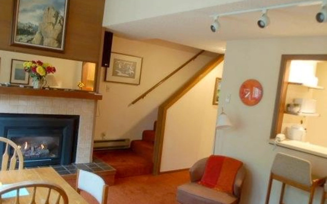 85SW Deluxe Family Condo w/ Balcony