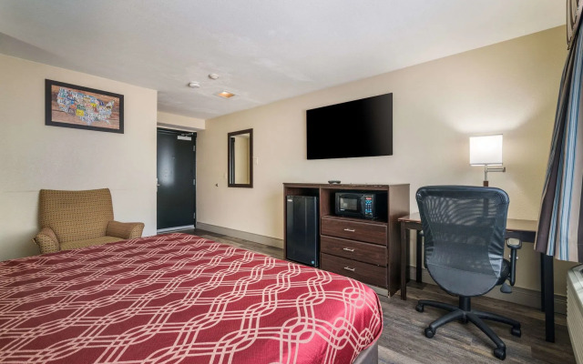 Howard Johnson by Wyndham Malden Boston Area