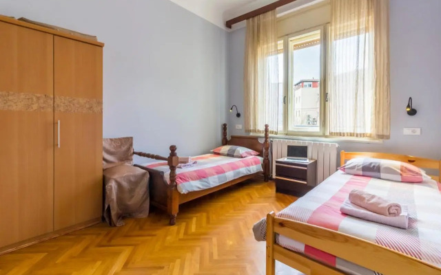 Spacious & Smart Center Apartment