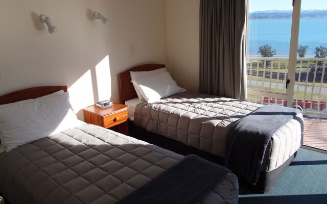Breakwater Apartments