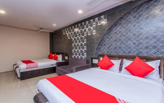 Oyo 28582 Sanjar Guest House