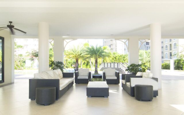 Bellini Suites at Presidio, Lakefront