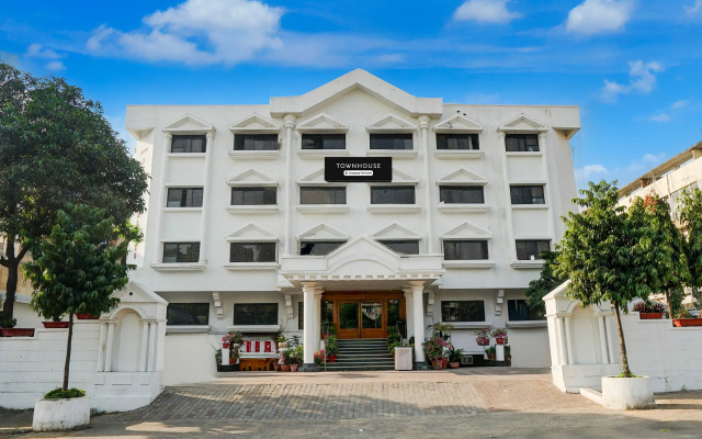 Super Townhouse Subhash Nagar Formerly Royal Palazzo