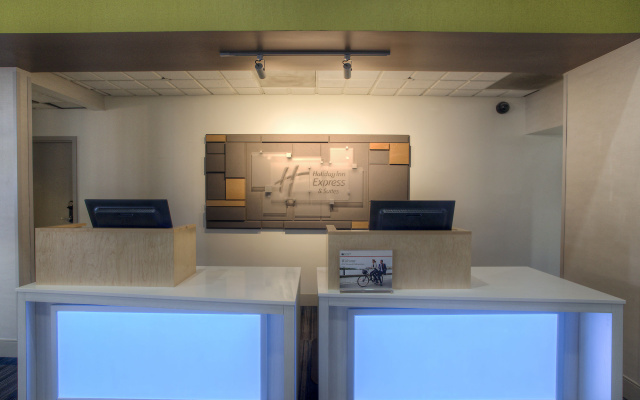 Holiday Inn Express & Suites Tempe by IHG