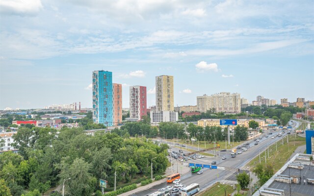 Сон и Душ на Азина