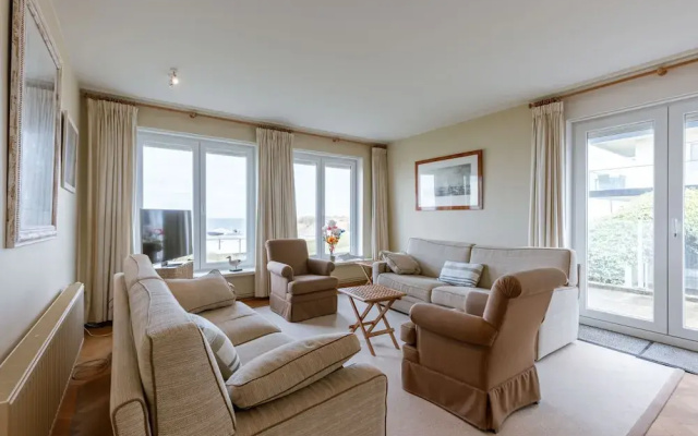 Huswell - Stunning Views Prime Location