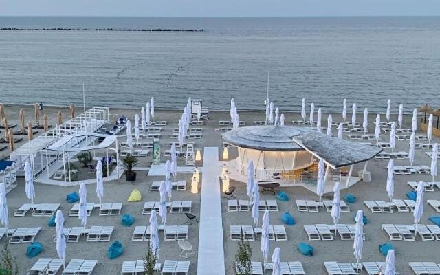 RIVA Mamaia Aparthotel