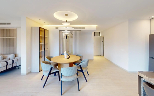 *King David Residences*2 Bd*Pool/Gym/Parking*