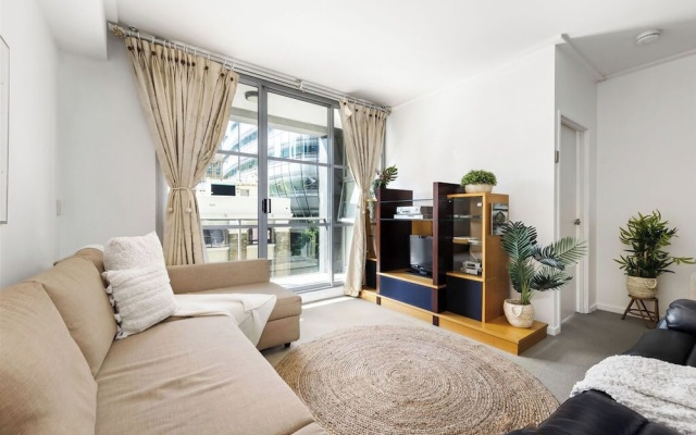 A Stylish Apt for 6 Right Next to Darling Harbour – Guest Rooms – Sydney