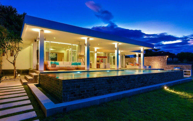 Deep Blue Villa