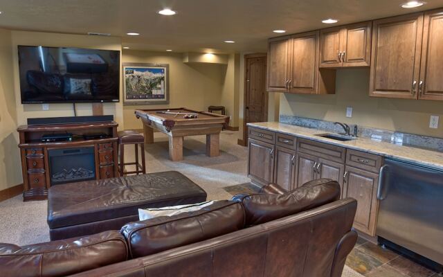 120 Rachel Lane Private Home with Hot Tub