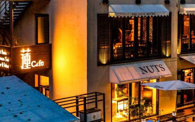 Lotus‘s Secret Hotel