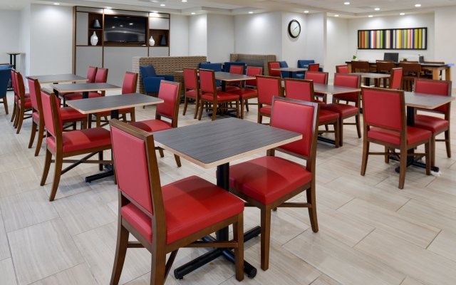 Holiday Inn Express Hotel & Suites Lodi, an IHG Hotel