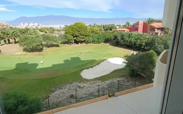 Lovely 2 Bedroom, 2 Bathroom Apartment With Pool