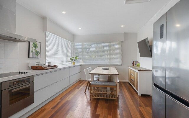 Amazing Home By Beach - Aircon-ed