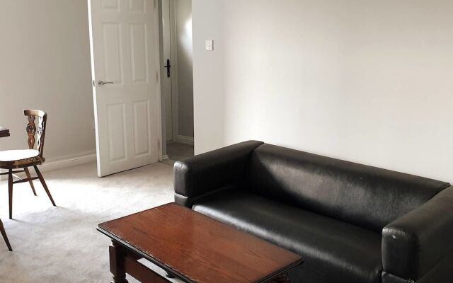 Quiet 2 Bedroom Apartment