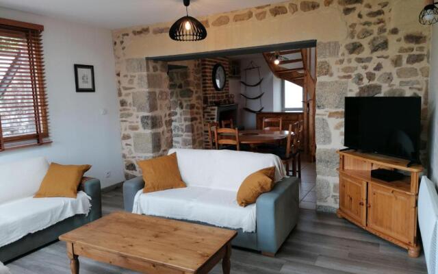 Gîte Sainte-Suzanne-et-Chammes, 4 pièces, 6 personnes - FR-1-600-151