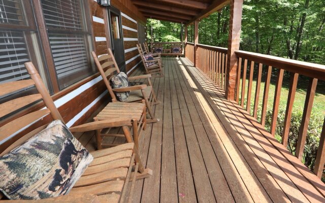 Bear Trails - Two Bedroom Cabin