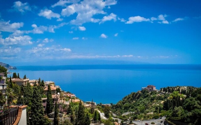 Taormina Standard Sea View Apartment