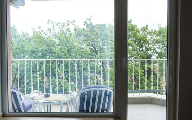 FM Luxury 1-BDR Apartment - Into the Woods