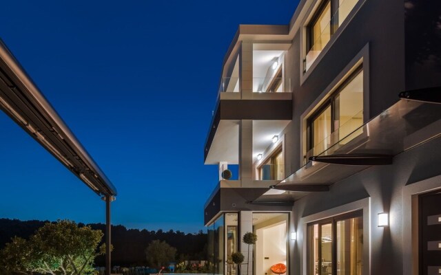 Beachfront Villa Azzurro With Pool