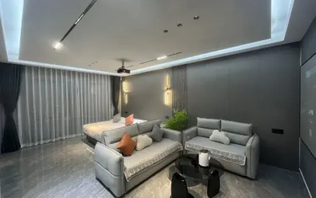 Jihe Light Luxury Art Hotel（Wuyi Square Station）