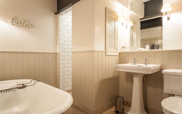 Great John Street Hotel