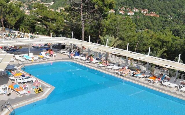 St. Nicholas Park Hotel