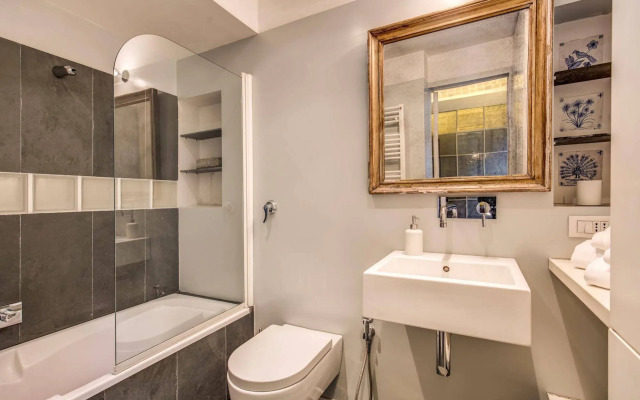 Aweshome - Colosseo Red Design