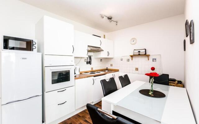 Cologne Fair Apartment with Cathedral View