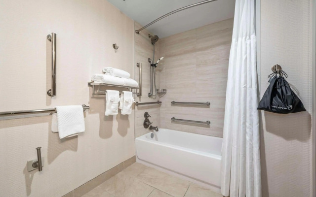 DoubleTree by Hilton Tucson - Reid Park