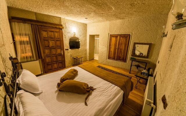Elite Cave Suites
