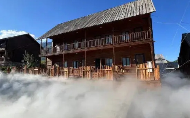 Hemu Yashan Wuyu Homestay (Hemu Scenic Area)