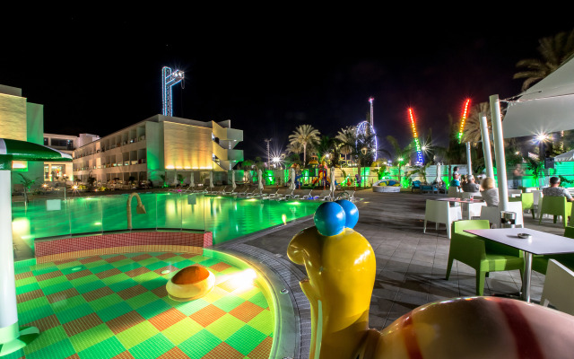 Nicholas Color Hotel