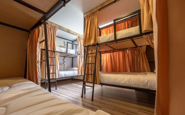 Closer Hostel