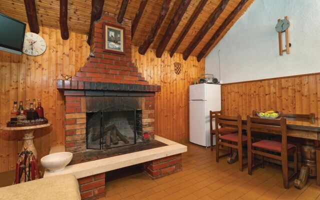 Stunning Home in Pucisca With 3 Bedrooms and Wifi
